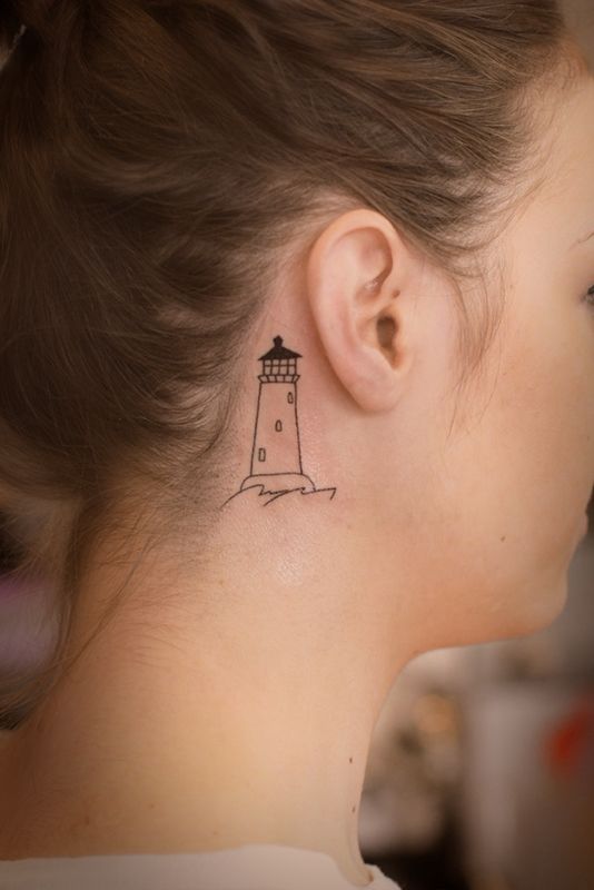 Татуировка за ухом маячок