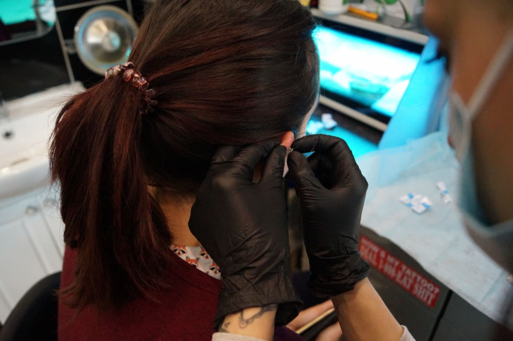 пирсинг салон как делают пирсинг в салоне